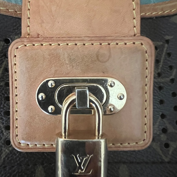 Louis Vuitton Green Interior Monogram Crossbody - Picture 7 of 10